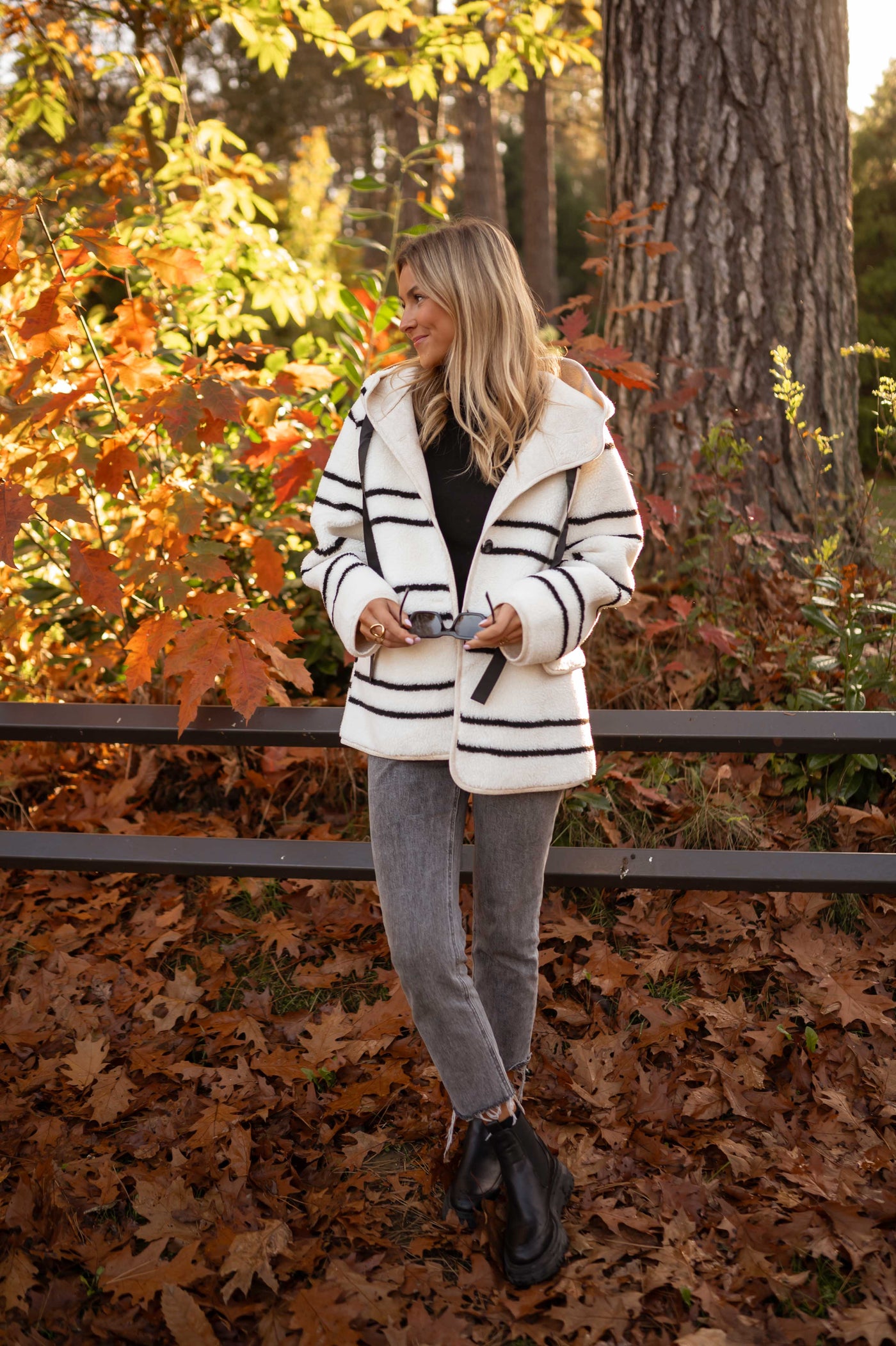 ALINA™ | DIE WEISSE FLEECE-JACKE MIT STREIFEN