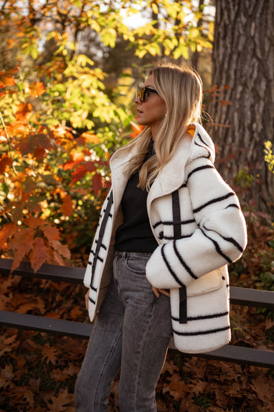 ALINA™ | DIE WEISSE FLEECE-JACKE MIT STREIFEN
