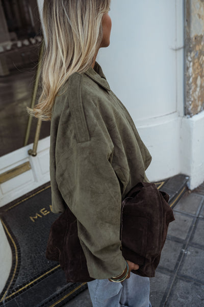 MARA™ | DIE OLIVFARBENE SUEDE-JACKE
