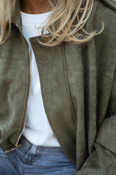 MARA™ | DIE OLIVFARBENE SUEDE-JACKE