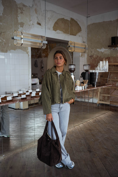 MARA™ | DIE OLIVFARBENE SUEDE-JACKE