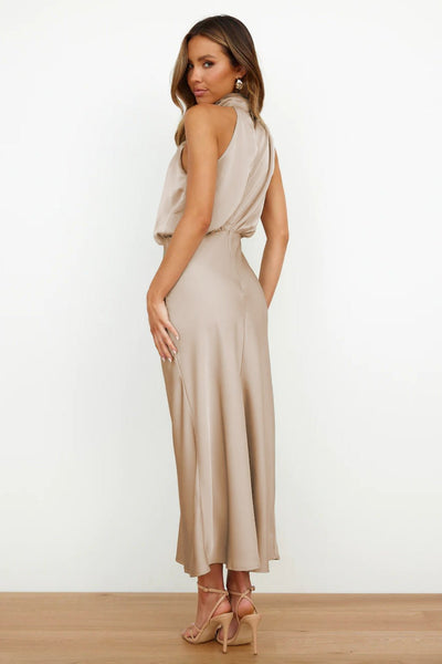 Lydia | Langes Kleid mit Halterneck