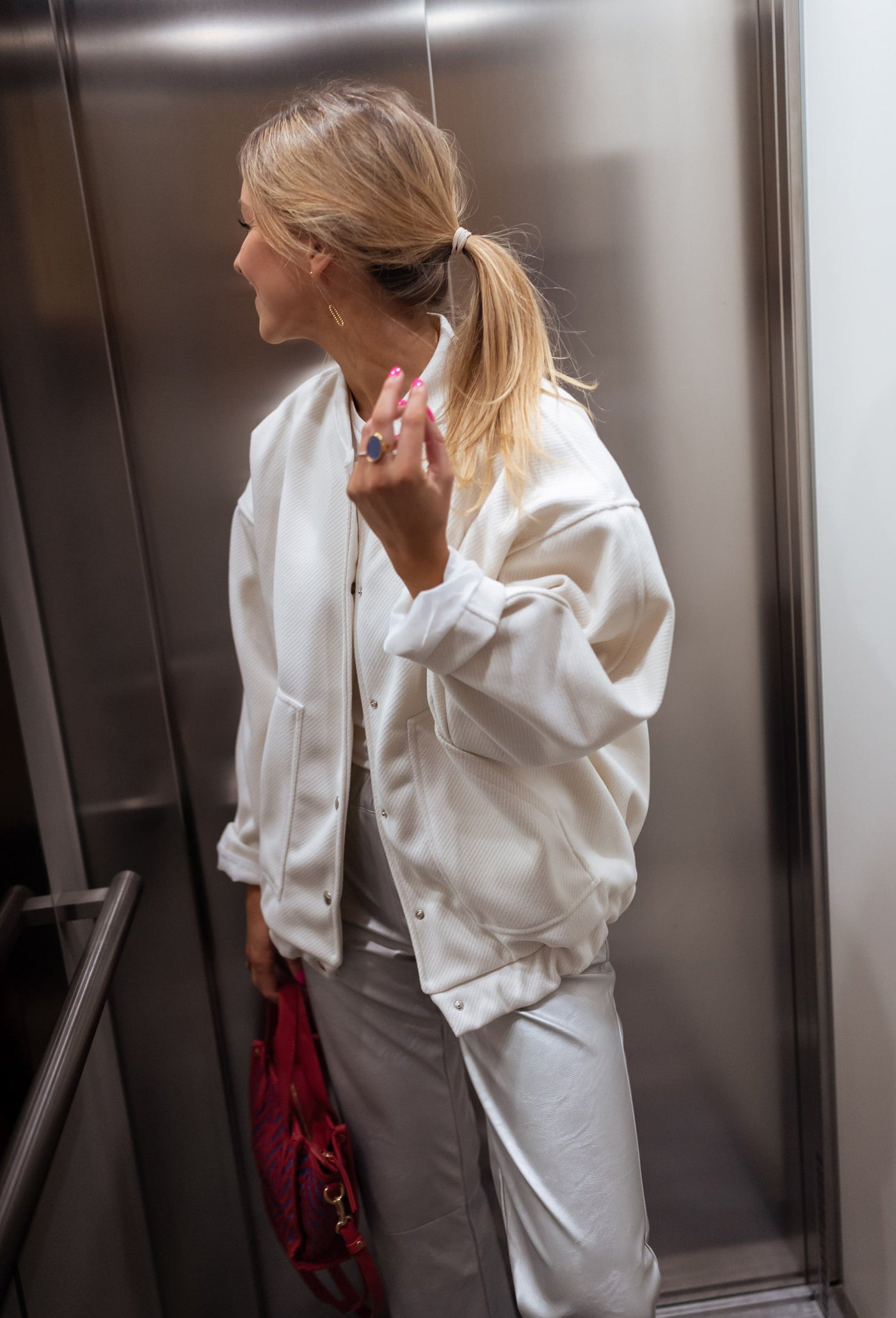 HANNA™ | DIE WEISSE BOMBERJACKE