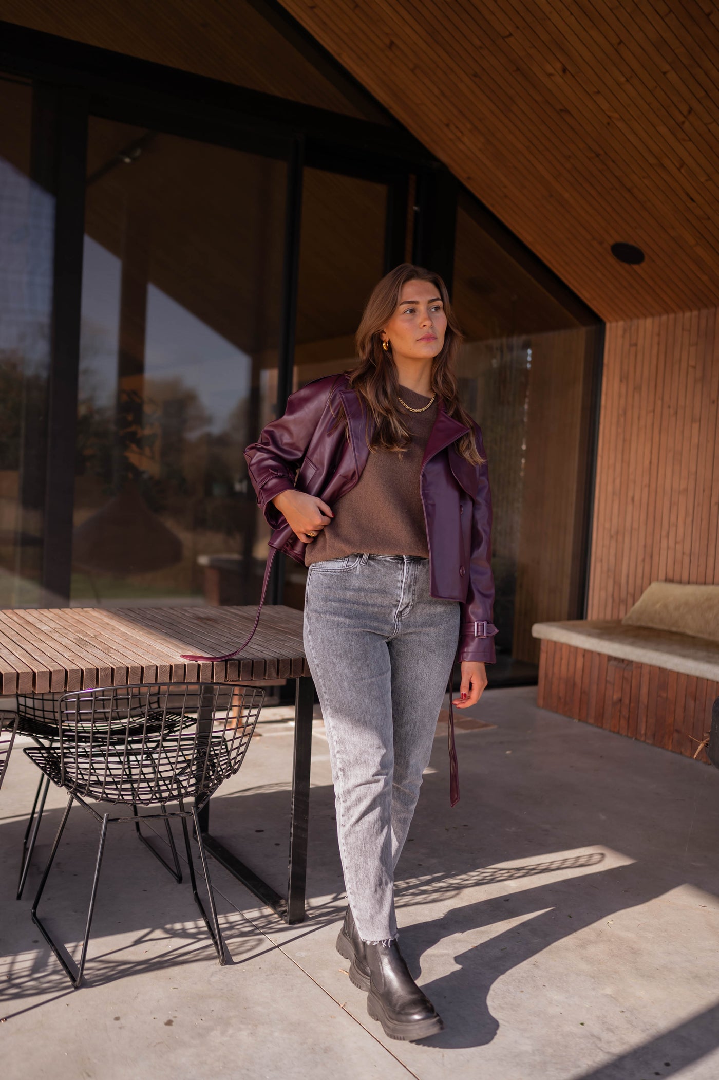 YVONNE™ | DIE PRUNE-LEDERJACKE MIT GÜRTEL